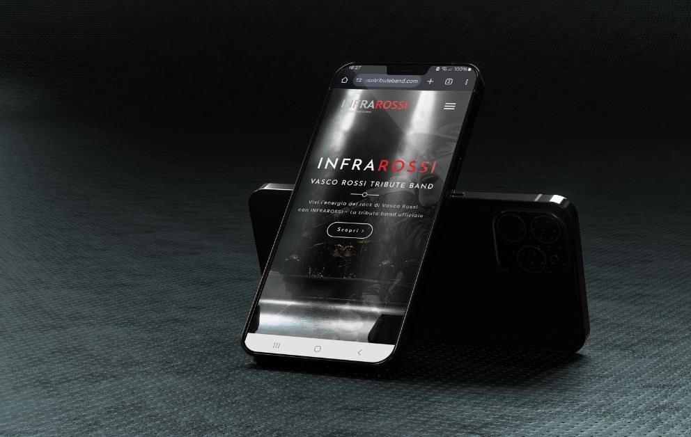 Mockup di smartphone che mostra il design del sito web “InfraRossi” – Vasco Rossi Tribute Band, realizzato da Natalia, web graphic designer.